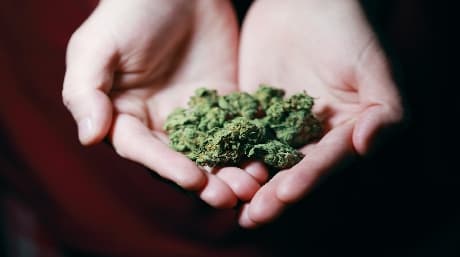 10 tips on how to smoke weed for the first time